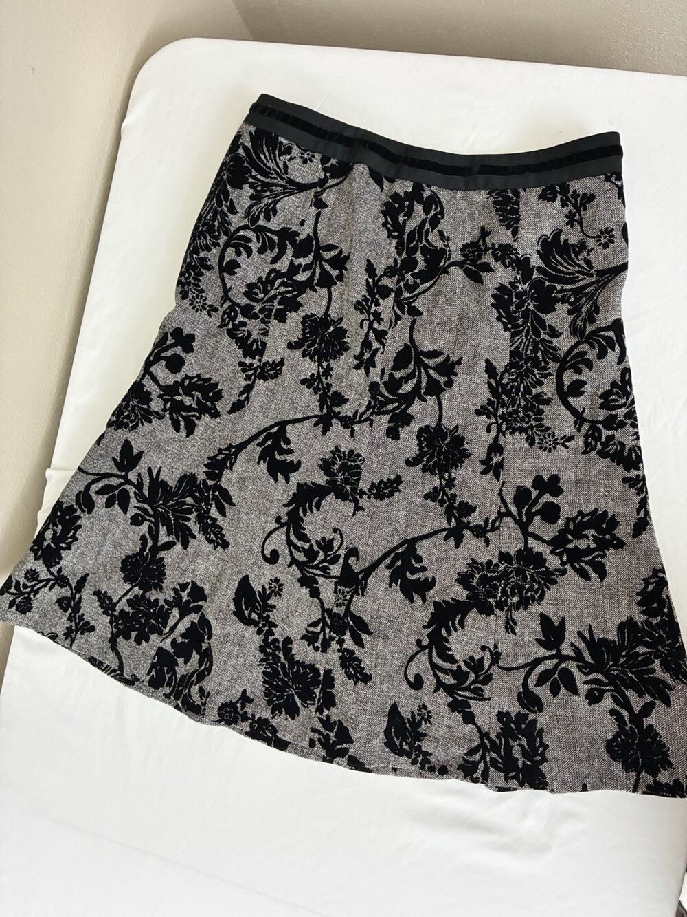 Flocked Skirt Sz 10 Gray Black Velvet Textured Wool Blend Flare Dark Romantic